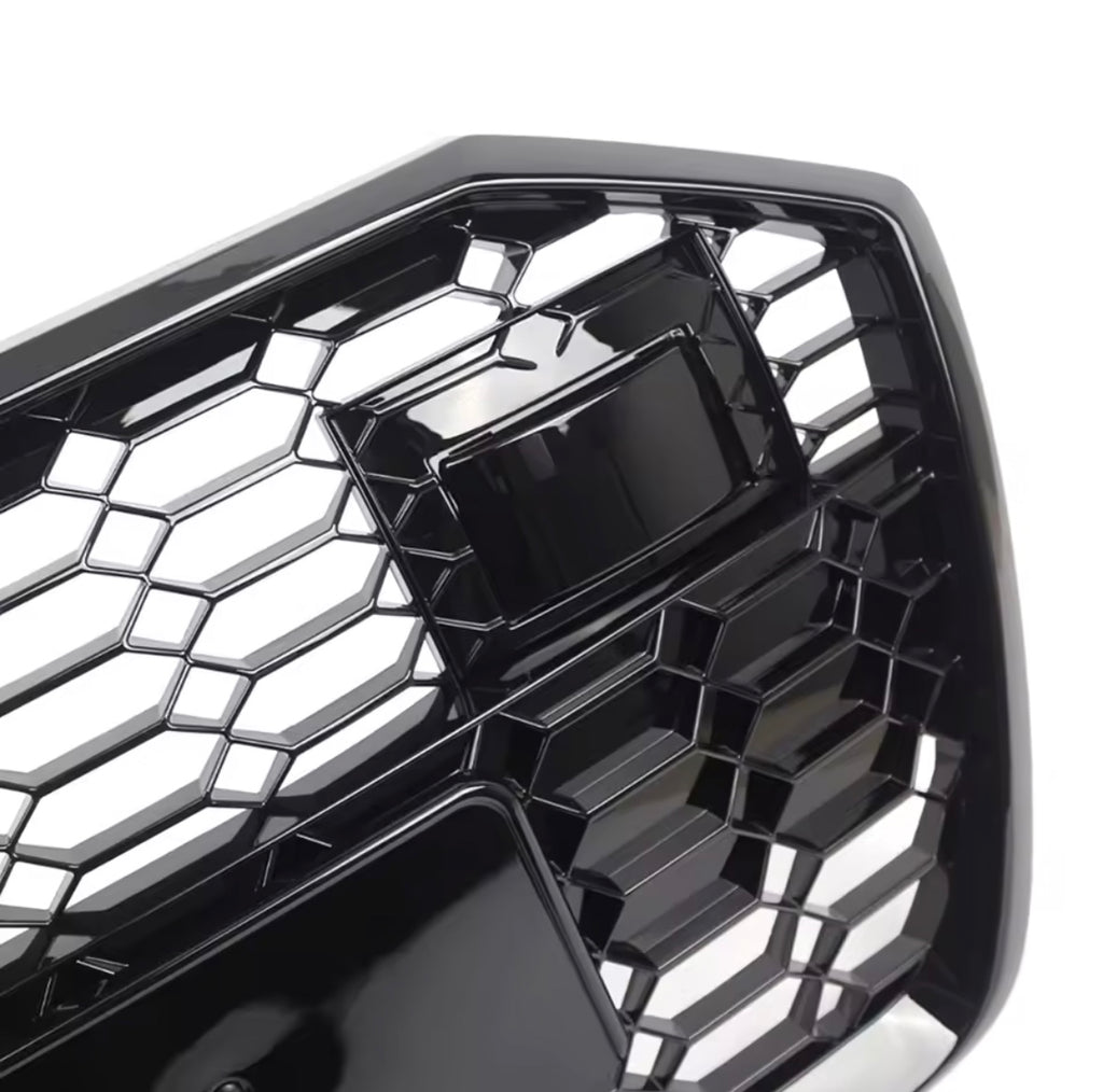 Detail Audi A6 C8 hoogglans zwarte honingraatgrille