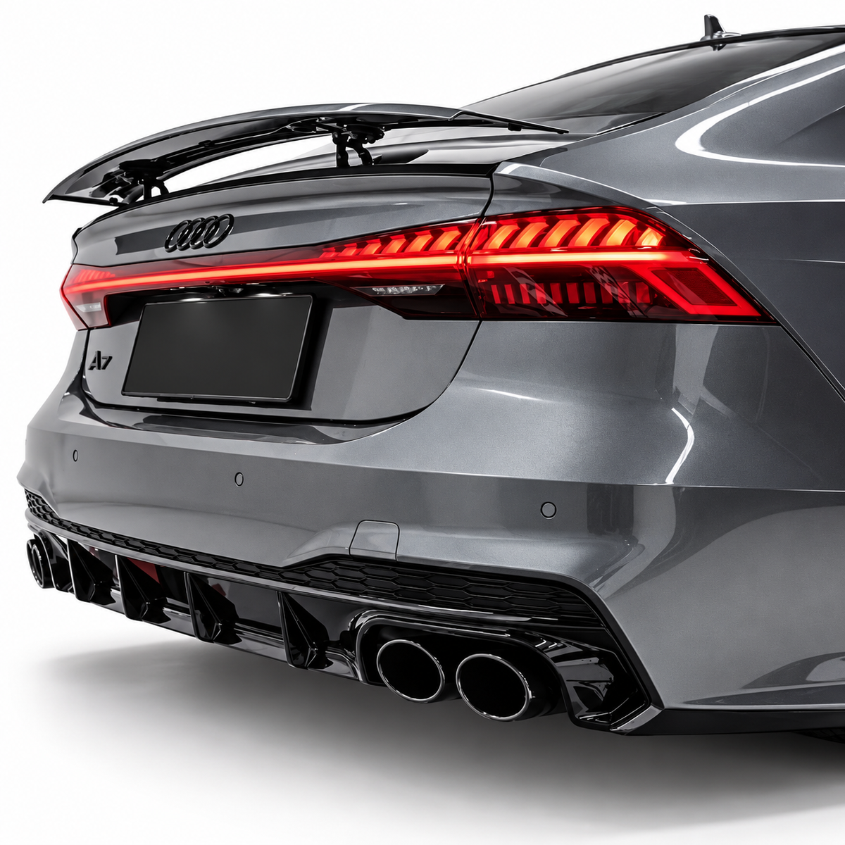 Audi A7 met hoogglans zwarte diffuser en vier uitlaatsierstukken gemonteerd