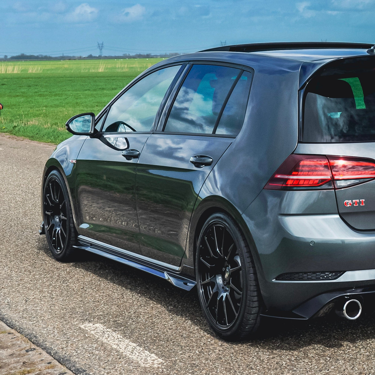 ZAERO Design side skirts Volkswagen Golf 7 / 7.5